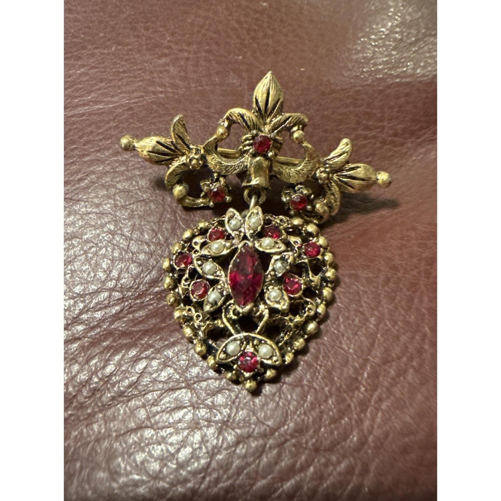 Vintage gold tone red glass and pearls heart dangling droplet Brooch 50s